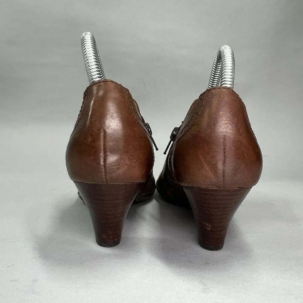 Born Women's Size 7.5 Chakri Brown Leather Wingtip Ankle Booties‎